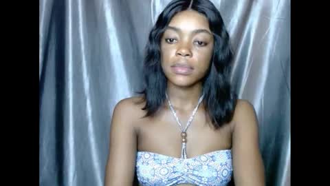 Snapshot of sexyxbunnyxx chatting on 02-17-25, 07:21 Blue online show from 02-17-25, 07:21