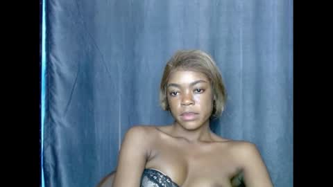 Snapshot of sexyxbunnyxx chatting on 02-23-25, 10:39 Blue online show from 02-23-25, 10:39