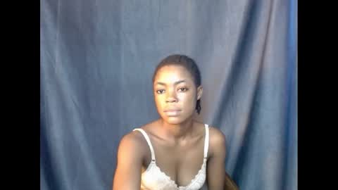 Snapshot of sexyxbunnyxx chatting on 03-06-25, 10:09 Blue online show from 03-06-25, 10:09