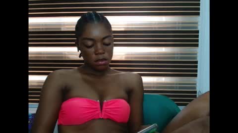 Snapshot of sexyxbunnyxx chatting on 10-20-25, 12:38 Blue online show from 10-20-25, 12:38