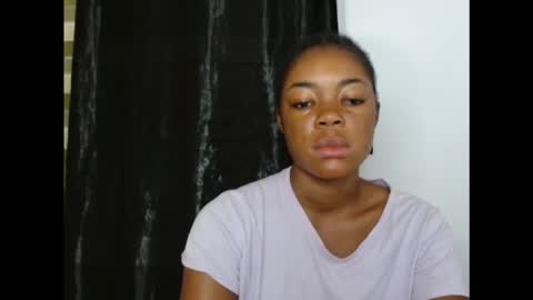 Snapshot of sexyxbunnyxx chatting on 10-28-25, 08:07 Blue online show from 10-28-25, 08:07