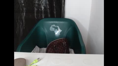 Snapshot of sexyxbunnyxx chatting on 11-04-25, 08:13 Blue online show from 11-04-25, 08:13