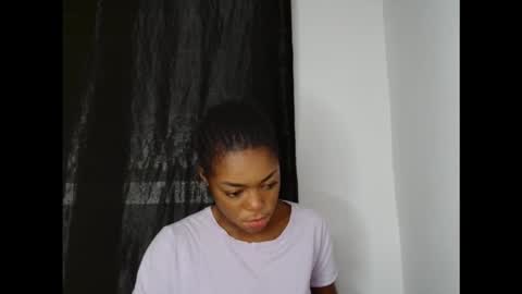 Snapshot of sexyxbunnyxx chatting on 11-15-25, 08:33 Blue online show from 11-15-25, 08:33