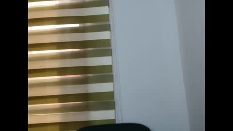 Snapshot of sexyxbunnyxx chatting on 11-22-25, 08:35 Blue online show from 11-22-25, 08:35