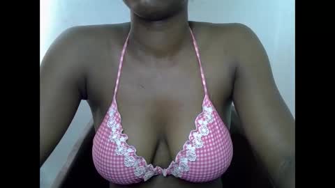 Snapshot of sexyxbunnyxx chatting on 02-04-26, 09:59 Blue online show from 02-04-26, 09:59