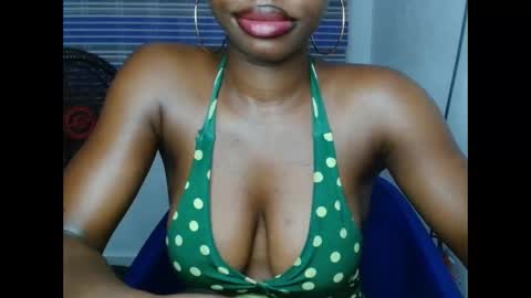 Snapshot of sexyxbunnyxx chatting on 02-08-26, 08:45 Blue online show from 02-08-26, 08:45