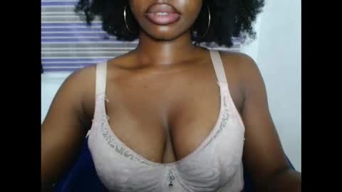 Snapshot of sexyxbunnyxx chatting on 02-12-26, 12:49 Blue online show from 02-12-26, 12:49