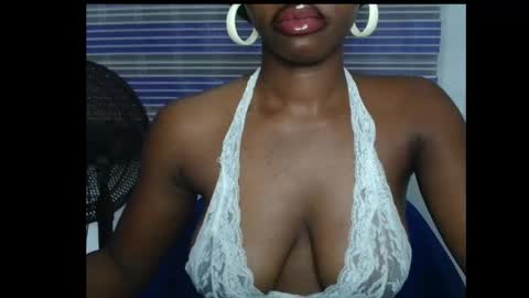 Snapshot of sexyxbunnyxx chatting on 02-15-26, 07:43 Blue online show from 02-15-26, 07:43