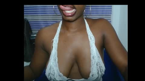 Snapshot of sexyxbunnyxx chatting on 02-16-26, 09:44 Blue online show from 02-16-26, 09:44