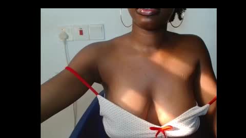 Snapshot of sexyxbunnyxx chatting on 02-17-26, 04:02 Blue online show from 02-17-26, 04:02