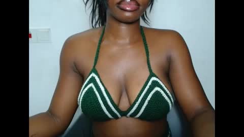 Snapshot of sexyxbunnyxx chatting on 03-12-26, 11:00 Blue online show from 03-12-26, 11:00