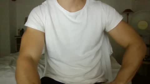 Snapshot of sexyyphilip chatting on 02-12-25, 09:54 sexyyphilip online show from 02-12-25, 09:54