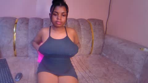 Snapshot of sexyyred_ chatting on 12-04-24, 10:30 sexyyred_ online show from 12-04-24, 10:30