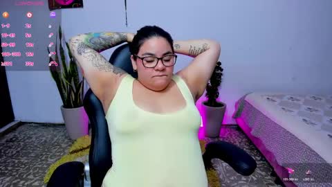 Snapshot of shaaroonhillss1 chatting on 05-19-26, 05:08 sharoon online show from 05-19-26, 05:08