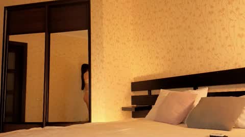 Snapshot of shadowlaceee chatting on 11-25-25, 11:10 shadowlaceee online show from 11-25-25, 11:10