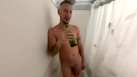 Snapshot of shaftyone4u chatting on 01-12-25, 01:53 shaftyone4u online show from 01-12-25, 01:53