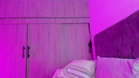 Shaina Vasquez online show from 05-06-26, 01:03