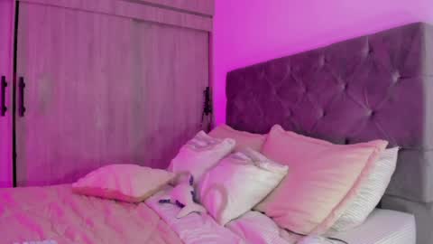 Shaina Vasquez online show from 05-09-26, 12:49