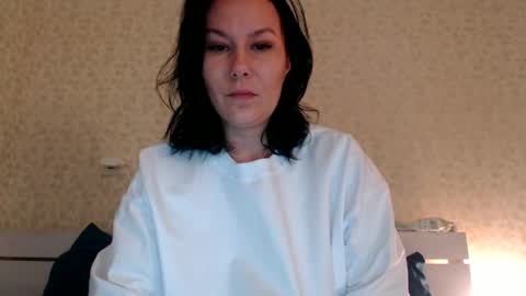 Snapshot of shakeit_good chatting on 02-06-25, 08:39 Mila online show from 02-06-25, 08:39
