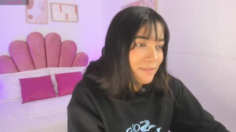 Snapshot of shaleena_ chatting on 09-09-25, 08:08 Shalena  online show from 09-09-25, 08:08