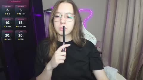 Vivian online show from 09-30-25, 03:17