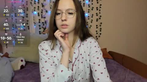 Vivian online show from 10-19-25, 03:34