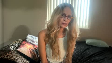 Shaman Woman online show from 12-22-24, 04:27