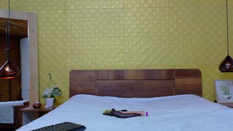 Snapshot of shamira_moore chatting on 12-20-24, 07:39 Catalina online show from 12-20-24, 07:39