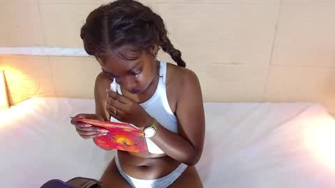 Snapshot of shamira_moore chatting on 01-18-25, 07:15 Catalina online show from 01-18-25, 07:15