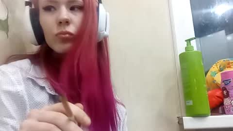 Lia online show from 10-22-25, 05:45