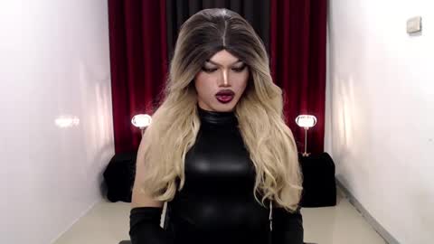 Snapshot of shanex01 chatting on 12-08-24, 12:19 Shane X online show from 12-08-24, 12:19