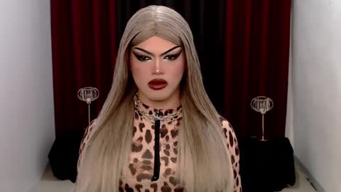 Snapshot of shanex01 chatting on 01-09-25, 06:17 Shane X online show from 01-09-25, 06:17