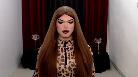 Snapshot of shanex01 chatting on 01-12-25, 01:27 Shane X online show from 01-12-25, 01:27