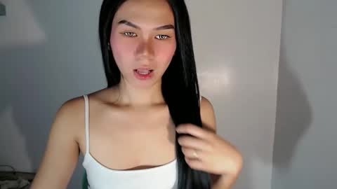 shanica_lee972385 online show from 04-22-26, 03:31