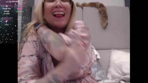 Shannon07 online show from 10-15-25, 04:01