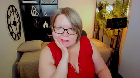 Snapshot of shannonshine chatting on 05-14-26, 01:51 Shannon online show from 05-14-26, 01:51