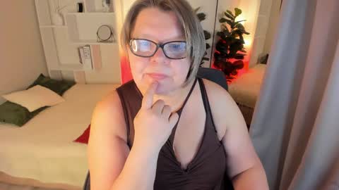 Snapshot of shannonshine chatting on 05-25-26, 01:28 Shannon online show from 05-25-26, 01:28