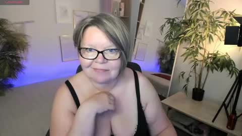 Snapshot of shannonshine chatting on 06-07-26, 07:23 Shannon online show from 06-07-26, 07:23
