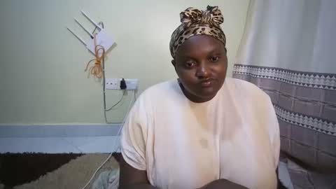 shanny_123 online show from 10-28-25, 03:47