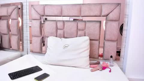 Snapshot of shanon_hughes chatting on 01-06-25, 04:04 shanon online show from 01-06-25, 04:04