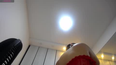 Snapshot of shanon_hughes chatting on 10-27-25, 03:32 shanon online show from 10-27-25, 03:32