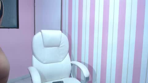 Snapshot of shantal_luw chatting on 01-08-25, 08:29 shantal online show from 01-08-25, 08:29