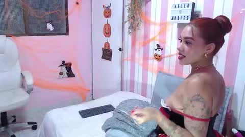 Snapshot of shantal_luw chatting on 10-31-25, 04:08 shantal online show from 10-31-25, 04:08