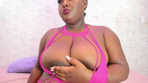 Snapshot of shantaladdams chatting on 10-15-25, 01:17 Shantal online show from 10-15-25, 01:17