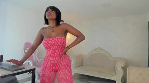 ShantallKnowles online show from 02-05-25, 01:33