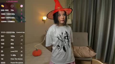 Snapshot of shantaytineo chatting on 10-29-25, 01:41 Annie online show from 10-29-25, 01:41