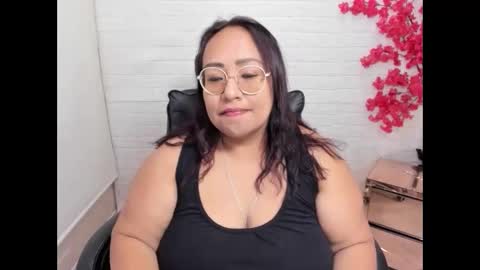 Snapshot of shara_oz chatting on 05-19-26, 12:11 Shara Oz online show from 05-19-26, 12:11