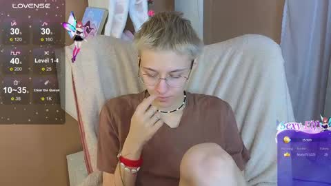 Snapshot of sharli_rose chatting on 02-23-25, 03:18 Sharli online show from 02-23-25, 03:18