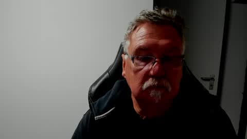 sharlots_pet online show from 04-21-26, 08:31