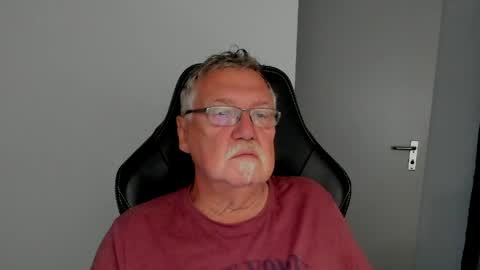 sharlots_pet online show from 04-23-26, 10:47